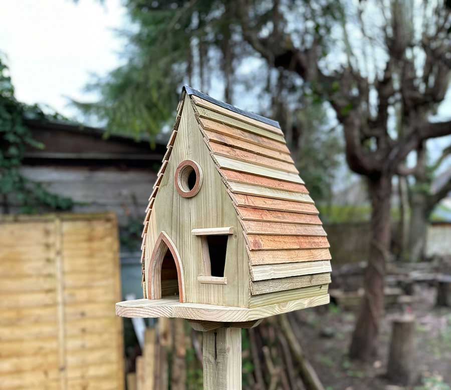 Natural Elegant Bird Table